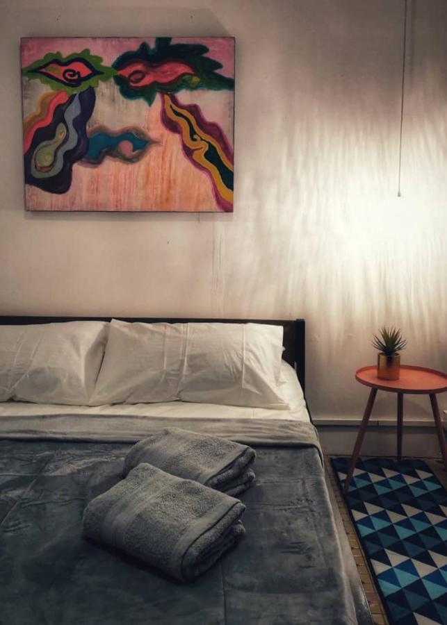 Treehouse Hostel Kuching Esterno foto